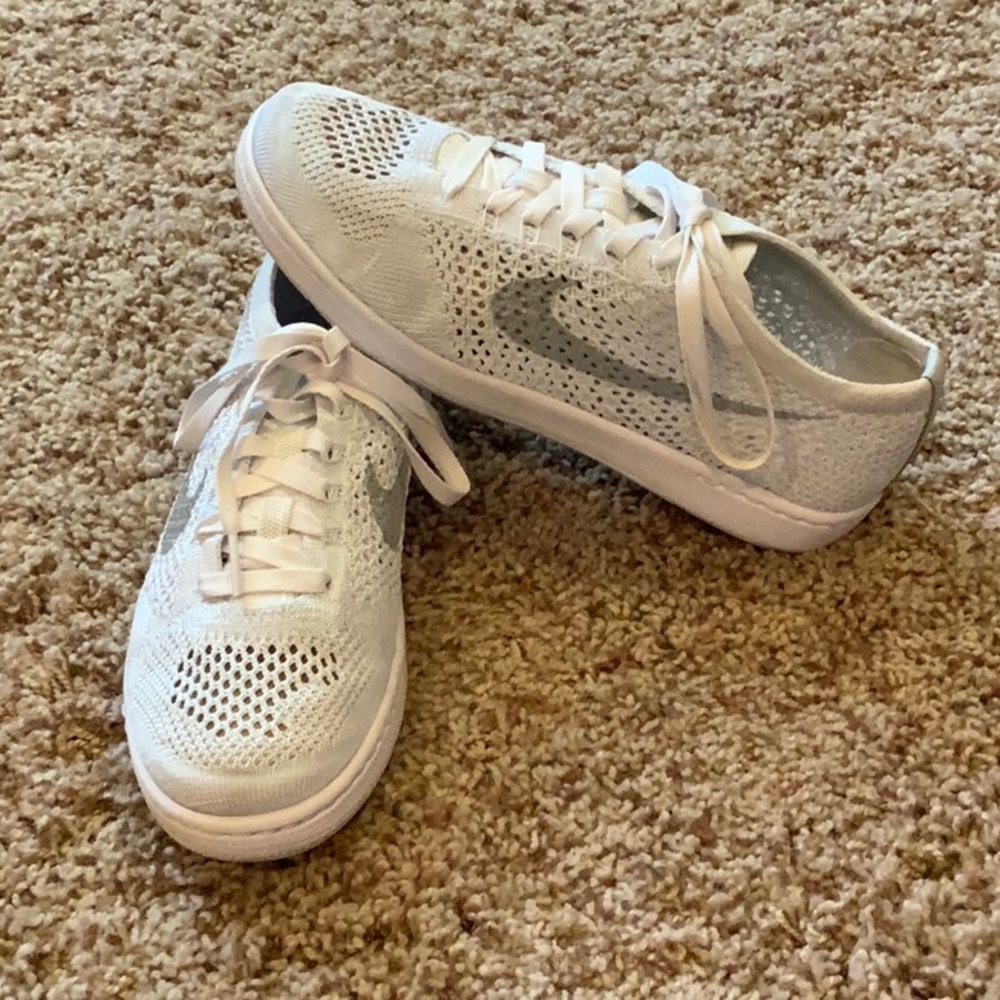 Nike - Women’s White Mesh shoe
